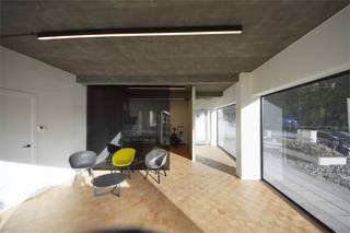 Stijlvol compleet gerenoveerd kantoor of handelspand, gelegen op één van de belangrijkste invalswegen van Aalst. Vanwege haar (zicht)locatie geniet...