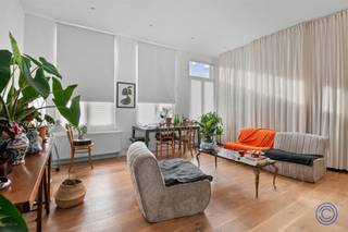 Information apartmentThis very cozy 1+1 bedroom apartment is located on the 3rd floor of a beautiful Art Deco building, in the middle of the lively...