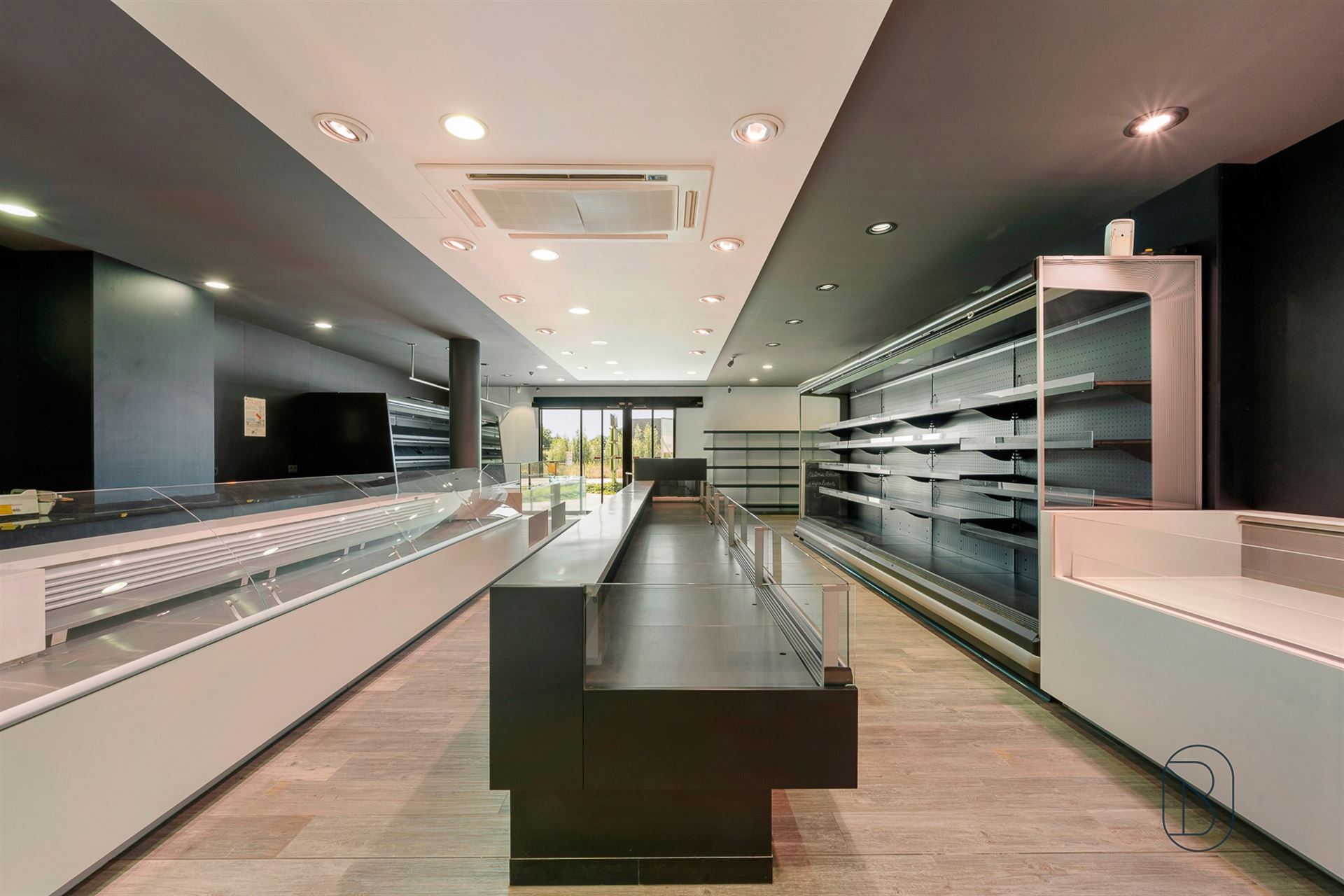 Veelzijdig handelspand met atelier op commerciële toplocatie - foto 5