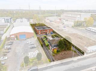 Magazijn + 2 woningen op toplocatie in Harelbeke 750.000Zoek je een plek waar ondernemen, wonen en investeren samenkomen?Dit uitzonderlijk pand in de...
