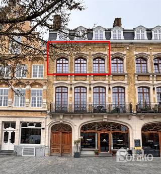 HOOGWAARDIG AFGEWERKT APPARTEMENT MIDDEN IN HET STADSCENTRUM VAN IEPER HET APPARTEMENT BEVINDT ZICH OP DE TWEEDE VERDIEPING EN IS INGEDEELD ALS...