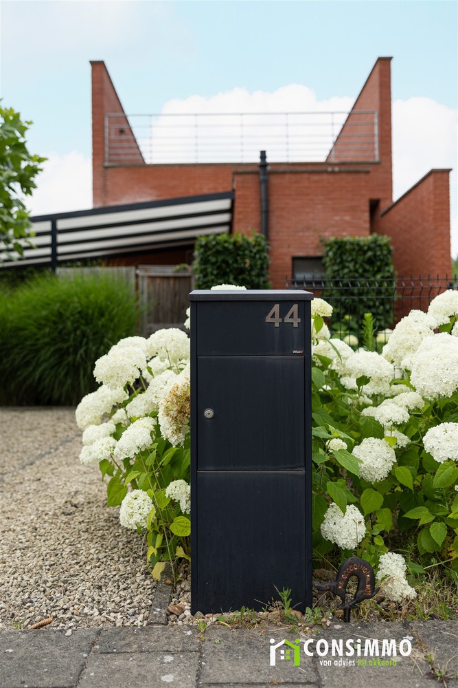 Unieke woning met een karaktervolle industrieel-landelijke architectuur - foto 2