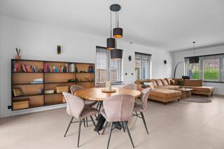 Instapklaar, mits kleine afwerkingen, wonen zonder compromissen? Deze karaktervolle woning op een topligging in Sint-Michiels combineert...