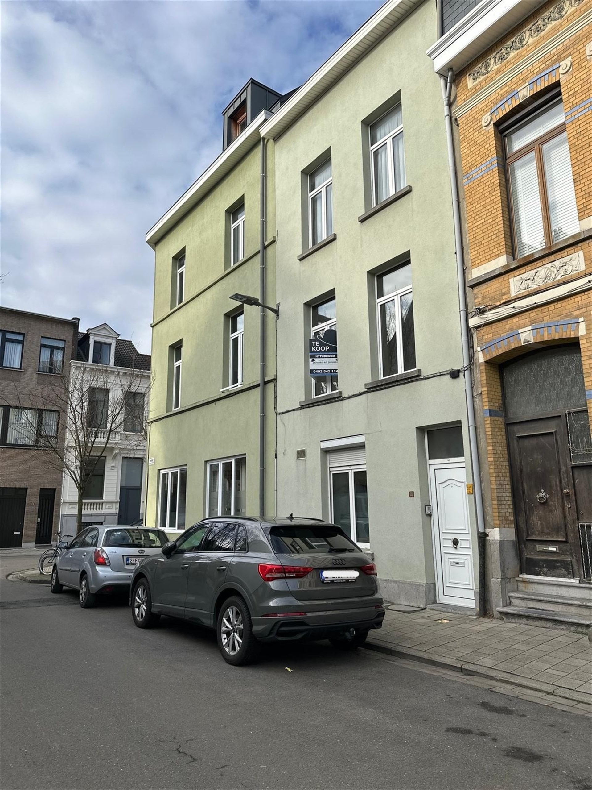 Te renoveren woning met veel potentieel in Berchem! - foto 2