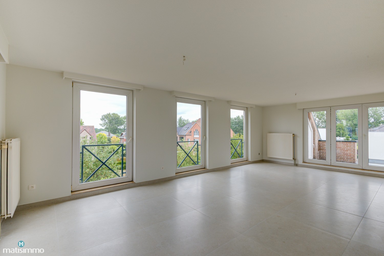 INSTAPKLAAR DUPLEXAPPARTEMENT MET 2 SLAAPKAMERS EN GARAGE NABIJ HET CENTRUM VAN BILZEN - foto 5
