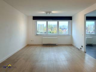 Dit lichtrijke appartement op de eerste verdieping van een kleinschalig gebouw is de ideale woonst voor wie op zoek is naar comfort,...