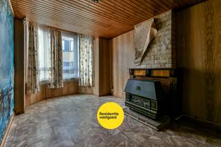 Dit appartement in Oostende op de eerste verdieping heeft één slaapkamer, ruime living opgedeeld in twee ruimtes, keuken en badkamer. Elke ruimte...