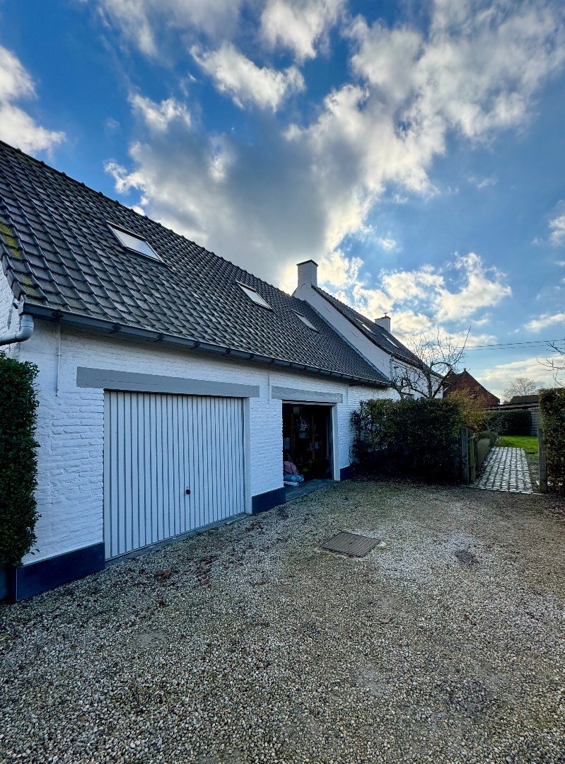 Karaktervolle fermette in Zomergem met zwemvijver en weids uitzicht - foto 2