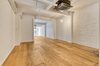 Dit ruime commerciële pand aan de bruisende Lippenslaan in Knokke is nu beschikbaar voor verhuur. Met een oppervlakte van 125 m² biedt deze...