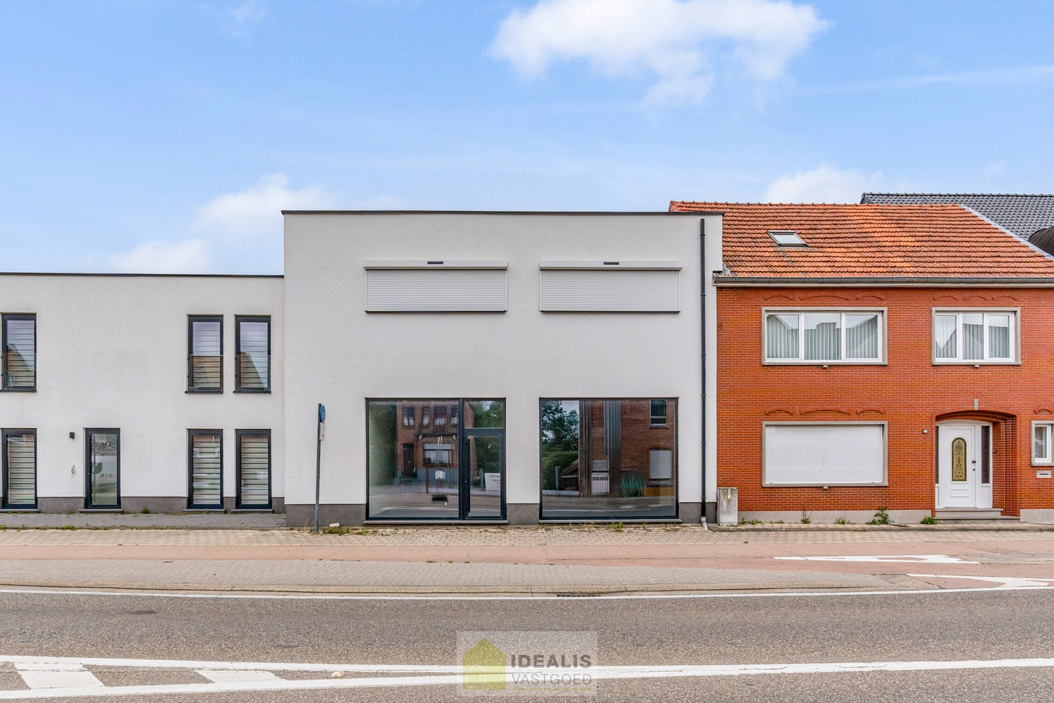 IDEALIS VASTGOED - HANDELSRUIMTE MET TAL VAN MOGELIJKHEDEN OP EEN TOPLOCATIE NABIJ HET CENTRUM VAN HEPPEN (LEOPOLDSBURG)! Dit handelspand van +- 90m² is gelegen langs de Diestersteenweg waardoor het een toplocatie is om handel te drijven met parkeergelege - foto 4