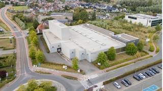 Te huur: Magazijn, kantoorruimte en buitenruimte in ZwijndrechtRuim magazijn met kantoorruimte en buitenruimte beschikbaar in Zwijndrecht. Het...