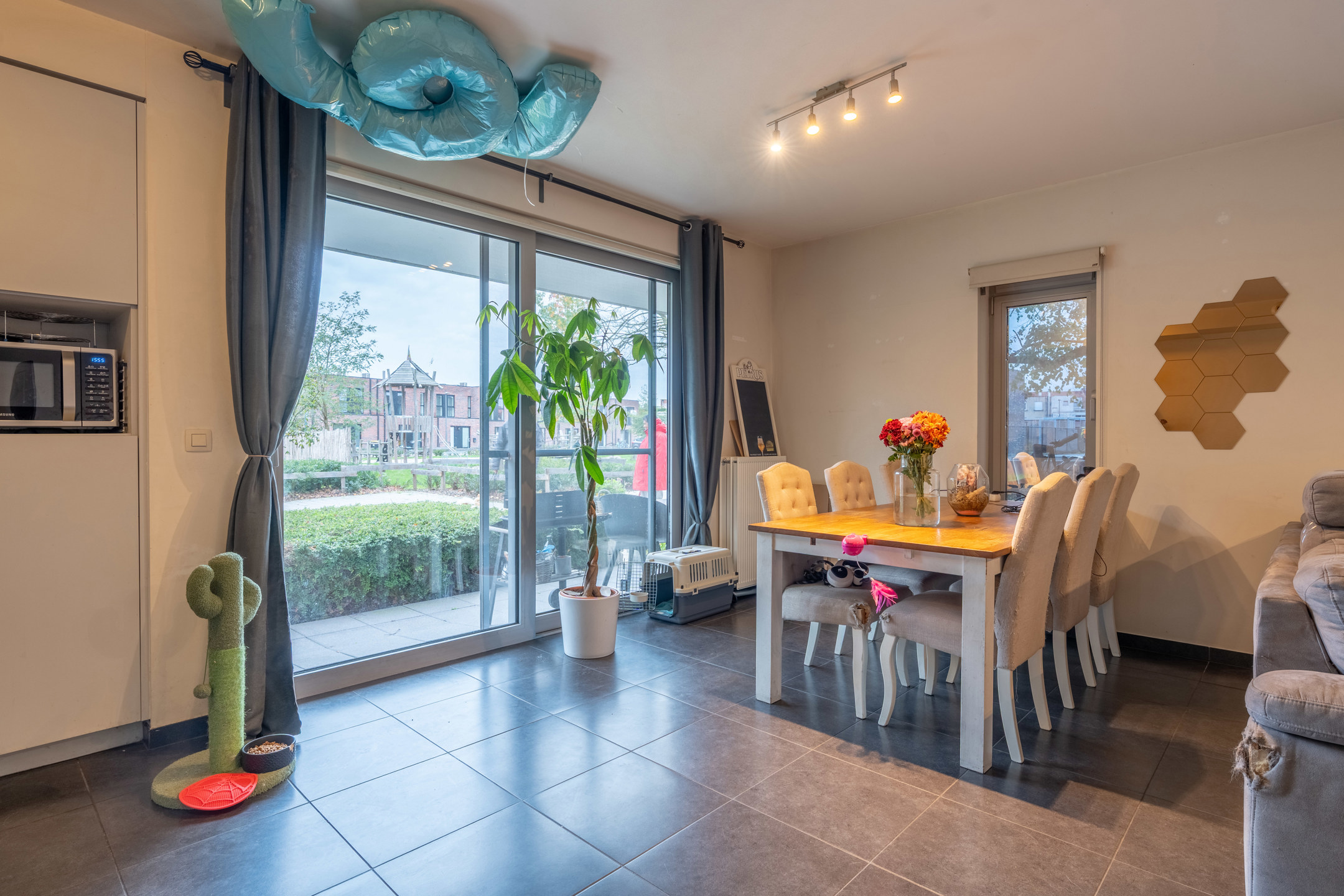 Gelijkvloers app met 2 slpk en autostaanplaats te Turnhout. - foto 3