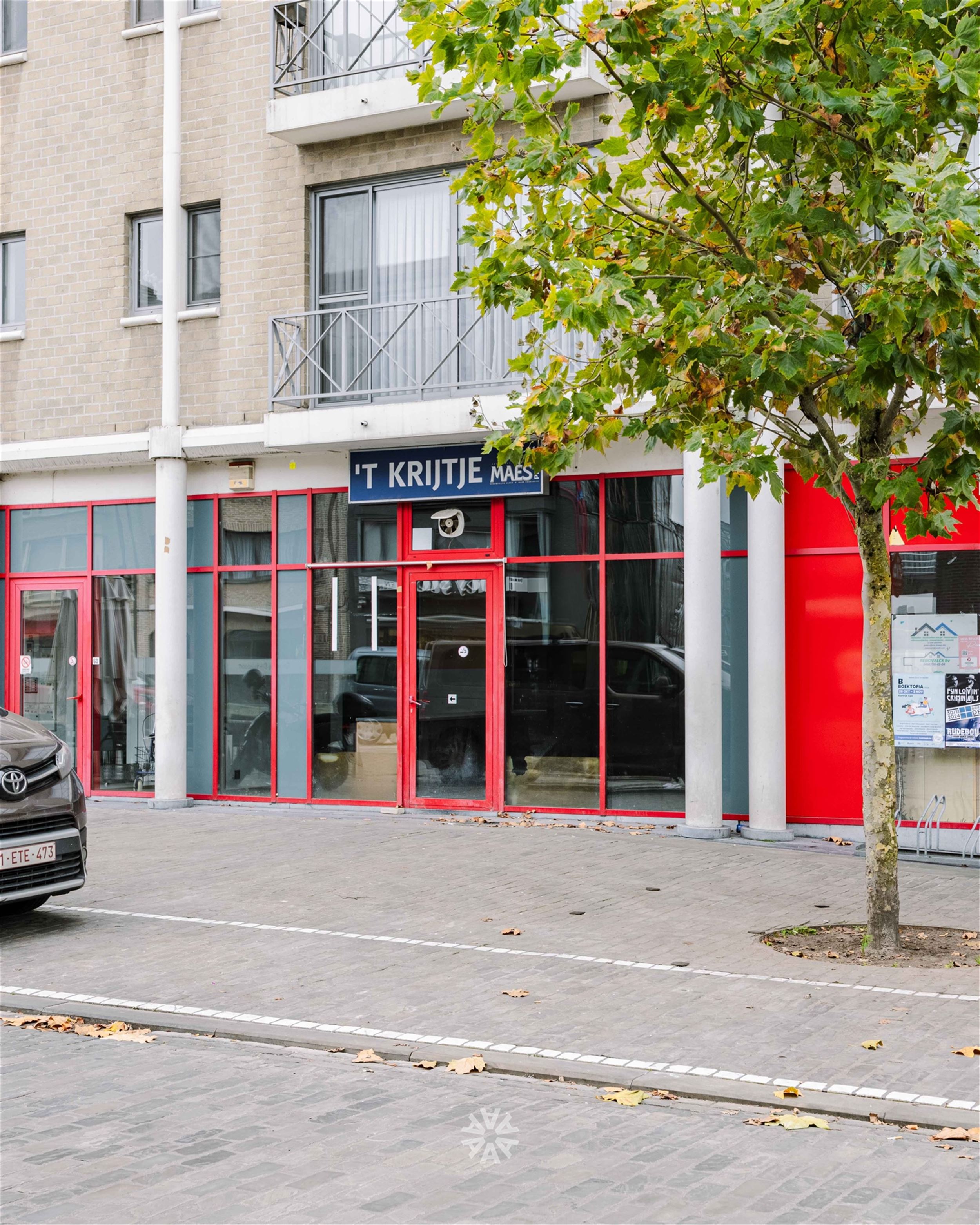 DEINZE - Veelzijdige handelsruimte op de Markt in Deinze - foto 2