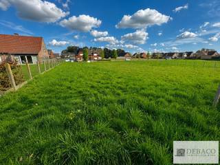 Goed gelegen bouwgrond voor OB op 966m² in Hulshout! <br /><br />Het perceel heeft een totale oppervlakte 966m².<br /><br />Geen bouwverplichting.<br /><br />Plan en stedenbouwkundige voorschriften te verkrijgen via kantoor.<br /><br />Meer info: www.debaco.be of bel 014/73.77.77