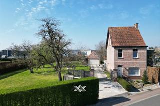 Deze instapklare woning is gelegen in een residentiële en rustige buurt, op slechts enkele minuten van het centrum van Deinze. In de directe...