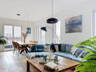 <p></p>
<p>Energiezuinig dakappartement met zicht over Roeselare bestaande uit een inkomhal met vestiaire en afzonderlijk toilet, lichtrijke leefruimte (parket) met eet-en zithoek, volledig uitgeruste keuken, praktische was/bergplaats, prachtig terras van 40m² en een nachthal die toegang biedt aan 2 volwaardige slaapkamers en een ingerichte badkamer (inloopdouche en lavabomeubel).</p>
<p>Het appartement beschikt tevens over een private ondergrondse autostaanplaats die bij te kopen is voor 25.000€</p>
<p>Extra troeven:</p>
<ul>
<li>Zeer energiezuinig</li>
<li>Vloerverwarming</li>
<li>Ventilatiesysteem</li>
<li>Ruim zongericht dakterras</li>
<li>Dakappartement met het centrum aan je voeten</li>
<li>Rustig doch zeer centraal gelegen</li>
<li>Op een boogscheut van scholen, winkels, het centrum en openbaar vervoer</li>
<li>Instapklaar</li>
</ul>
<p>Dit dakappartement is te koop ZONDER makelaar via het concept van Smart Houses! Wenst U verdere inlichtingen of bezoek? Contacteer rechtstreeks de eigenaar via 0473/73.81.65</p>