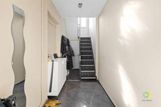 Located in a quiet residential area in Vilvoorde, a short distance from the train station, is this unique property with two spacious apartments. It...