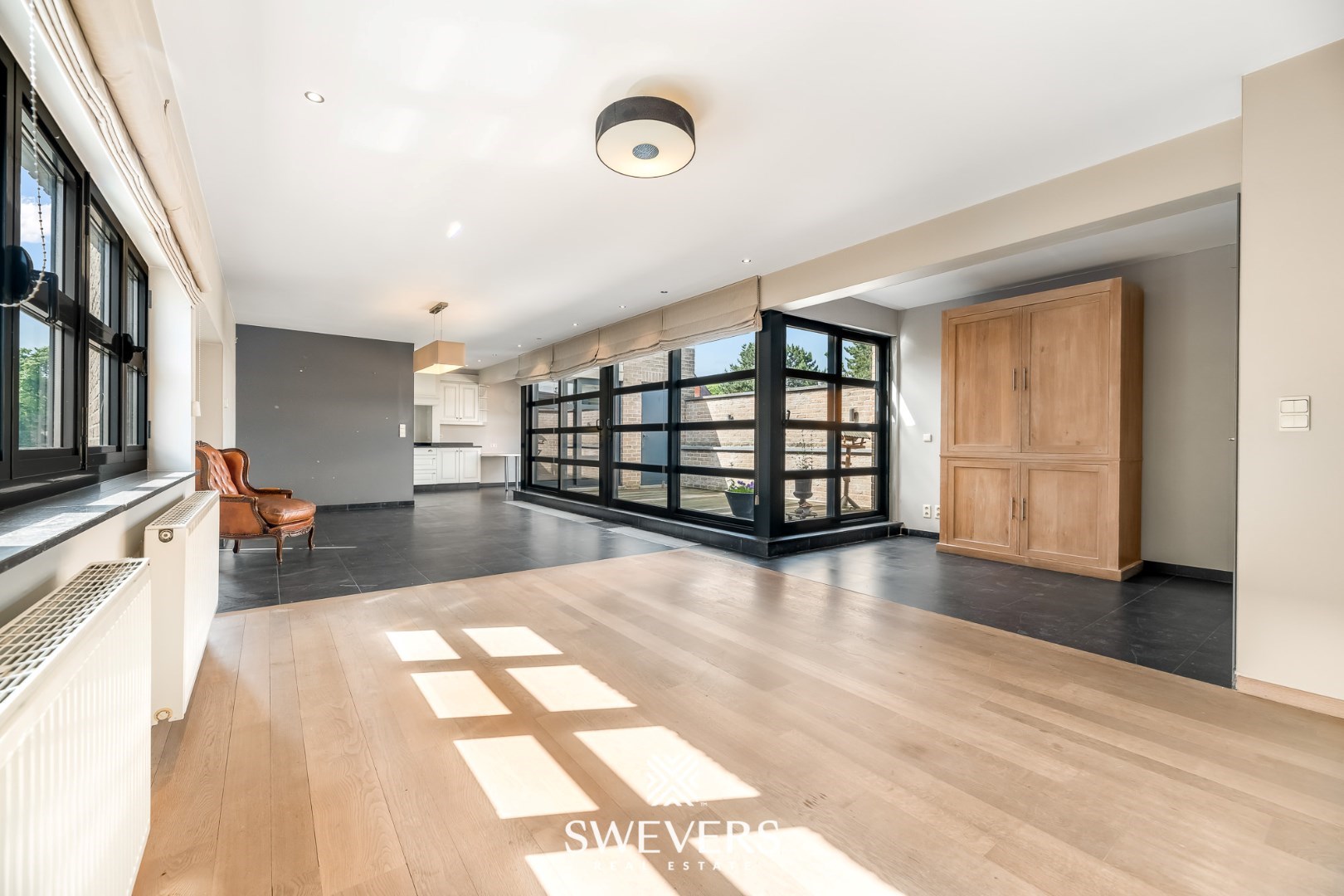 Prachtige woonst met 4 slaapkamers en grote handelsruimte - foto 1