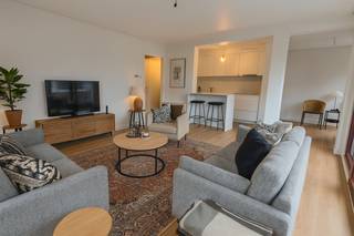 Gezellige appartment in het centrum van De Pinte. Het appartement omvat: inkomhal met gastentoilet, een gezellige woonkamer met open keuken...