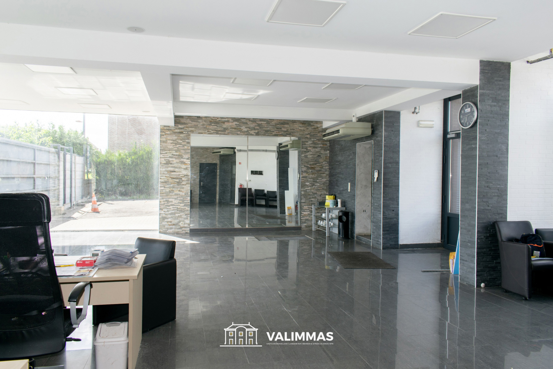 Handelsruimte / showroom met opslagplaats en parking... - foto 5