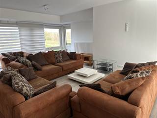 Heel ruim appartement (238m2!) vlakbij strand, openbaar vervoer en winkels. Gelegen op 1ste, 2de en 3de verdieping (geen lift). Indeling: (1ste)...