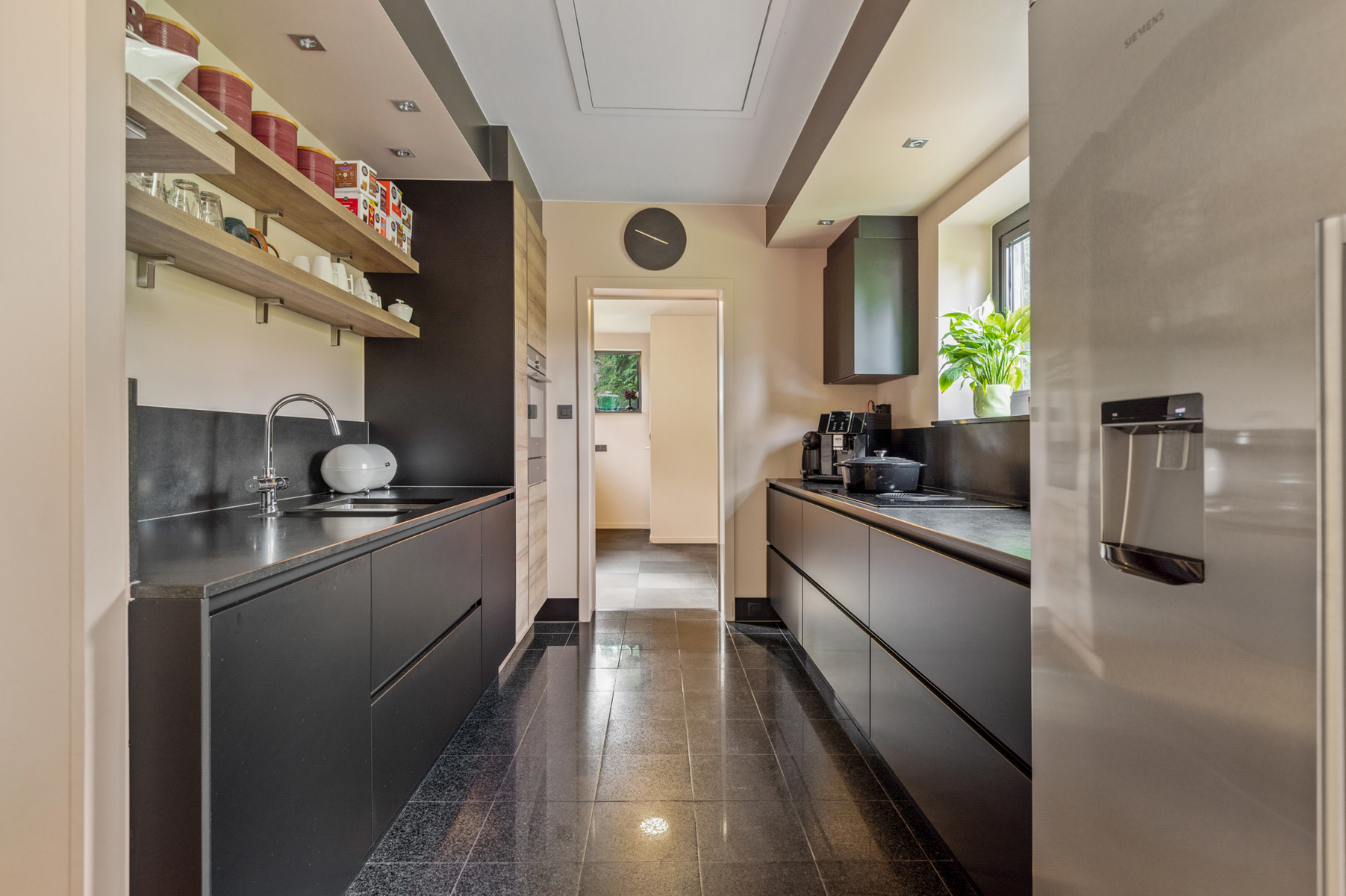 Vrijstaande villa in een residentiële omgeving. - foto 3