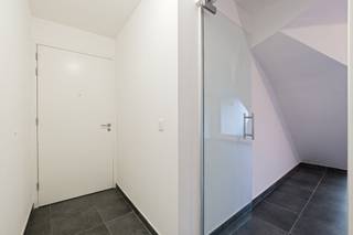 Te koop: modern duplex appartement in het centrum van Zaventem, op wandelafstand van scholen, park, openbaar vervoer en het treinstation.Dit...