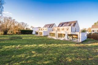 Bientôt, vous habiterez dans l'une de ces nouvelles constructions jumelées de grande qualité, où luxe, confort et efficacité énergétique sont réunis...