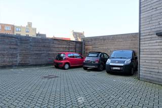 Ledeberg - AutostaanplaatsDeze parking bevindt zich achter een residentieel gebouw en is een open staanplaats (niet overdekt). Belangrijk:Huurprijs:...