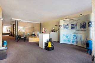 Polyvalent gebouw omvattende GLVL handelsruimte, kantoor en duplex appartementAlgemeen:- Ontzettend veel mogelijkheden wonen – werk combinatie-...