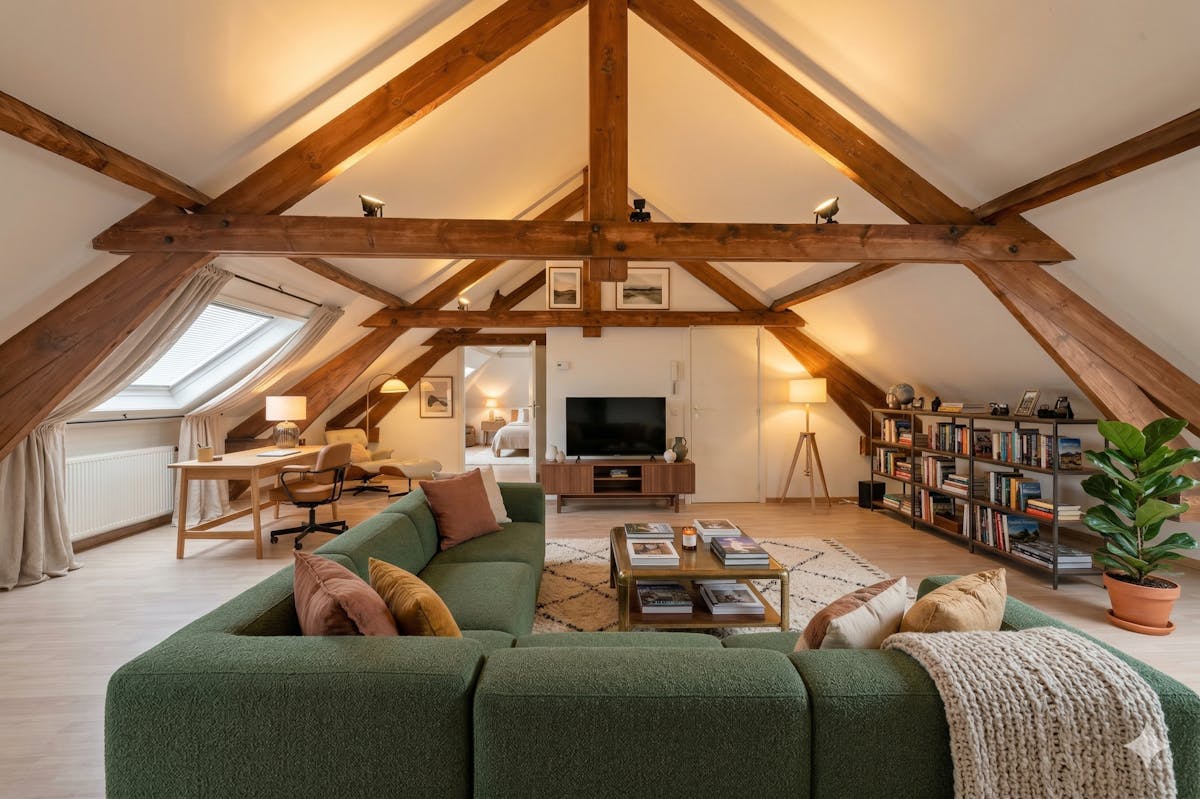 Te renoveren appartement te koop in hartje Kortrijk! - foto 2