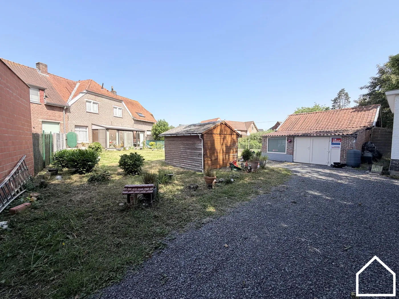 WONING MET 3 SLAAPKAMERS,GARAGE EN ZONGERICHTE TUIN - foto 4