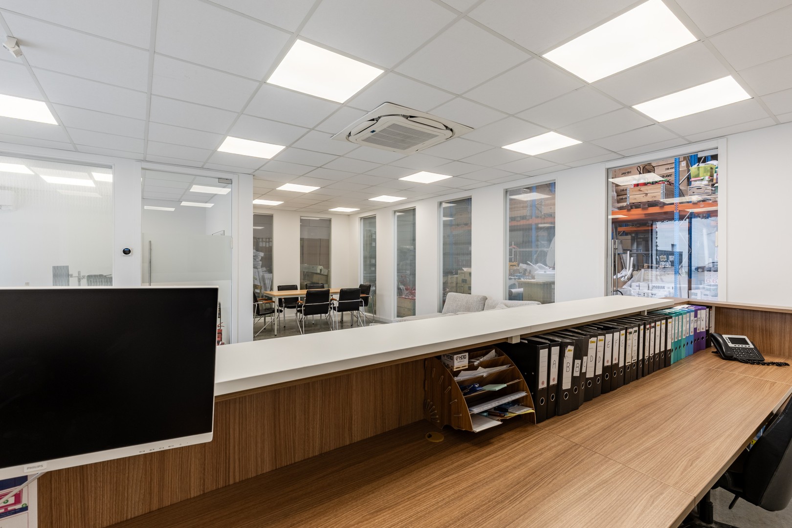 MODERNE KMO-UNIT VAN 512 m² MET KANTOOR – TOPLIGGING TE WILRIJK - foto 4