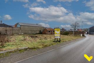 Rustig gelegen bouwgrond voor open bebouwing!Bent u op zoek naar een ideale locatie voor uw droomwoning? Deze mooie bouwgrond van 5 are 67 ca is...