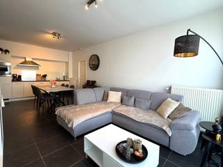 Dit appartement is zeer goed gelegen, en verhuurd aan correcte huurder. Recente bouw, perfect onderhouden, ideale investering! INDELING:...