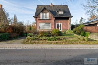 Vrijstaande, karaktervolle woning op perceel van 1122 m² op centrale toplocatie te Westerlo.De combinatie tussen rust, vlotte bereikbaarheid en groen...