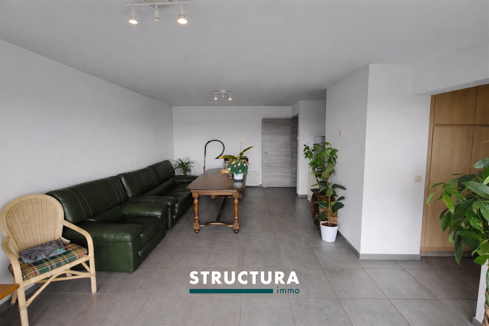 Gerenoveerd appartement op tweede verdiep - foto 3