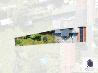 VERNIEUWDE EENGEZINSWONING MET PRACHTIGE TUIN. De aangename sfeer die het vlakbij gelegen kerkplein van het landelijke ZARLARDINGE uitstraalt, krijg je ook meteen als je deze woning binnenwandelt. Heel wat authentieke elementen zoals eiken balken, deuren, vloeren trekken jouw aandacht terwijl je aanvoelt dat het eigentijdse comfort aanwezig is : dubbel glas, voldoende isolatie, een degelijke centrale verwarming, zonnepanelen, moderne keuken met zicht op de tuin...Indrukwekkend en voor de liefhebber : een achterbouw werd nieuw opgebouwd en voorzien van extra geluidsisolatie omdat deze ruimte nu dienst doet als een muziekstudio (geluidsdichte ramen en absorberende wanden) . Vernieuwd dak met 12 ZONNEPANELEN. Indeling : ruime inkomhal in 2 delen met WC en bergingsmogelijkheid, met toegang tot het achtergedeelte of living. Leefruimte met salon en eetplaats. Aangrenzend de open keuken met zicht op de prachtige vlakke tuin. Achteraan eerst nog een praktische ruimte (wasplaats/strijkruimte), gevolgd door een slaapkamer. Eerste met 3 slaapkamers en een gloednieuwe badkamer. Alles bereikbaar via een overloop. Op en top charme zowel binnen als buiten, ook in de omgeving, gekend om haar tradities en wandel/fietsrecreatie. Kleuter-en basisonderwijs om de hoek alsook warme bakker en horeca. Vraag snel uw individueel geleid bezoek aan Cedric & Team via 054412500.