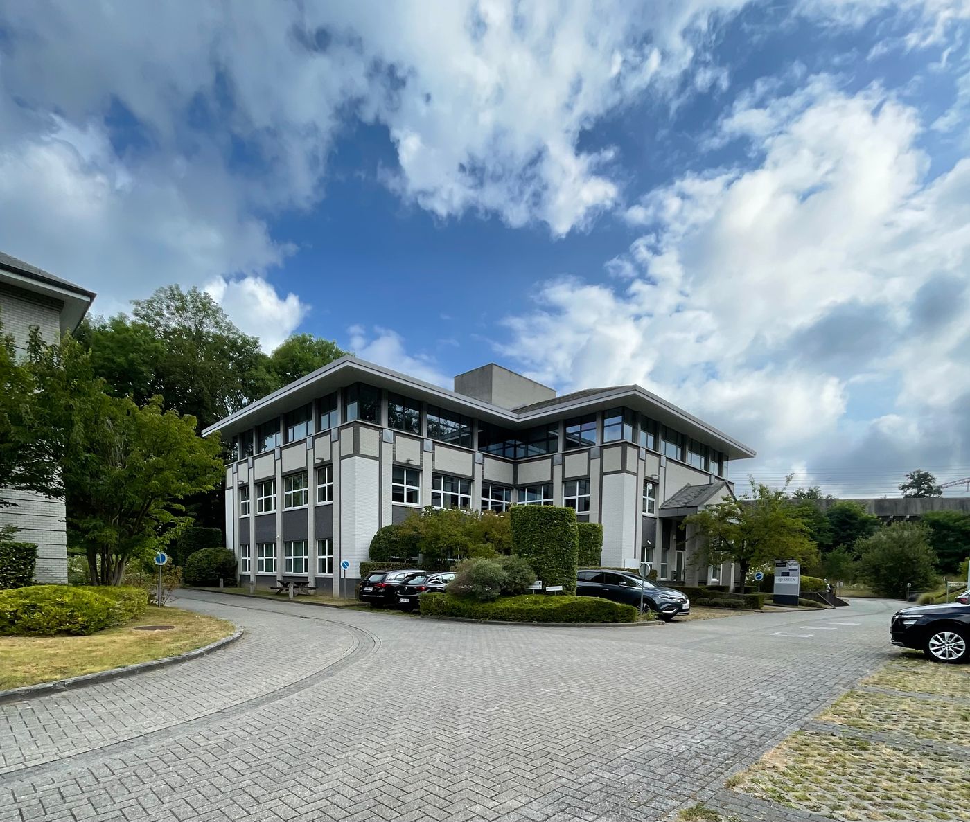 Kantoorruimte van 445 m² in bosrijke omgeving te Hoeilaart - foto 2