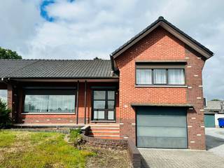 Leuke splitlevel op een mooi ruim perceel. Dit type woning wordt gekenmerkt door meer openheid en speelsheid door het gebruik van...