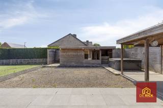 Instapklare uitstekend onderhouden villa, met duurzame materialen afgewerkt, landelijk gelegen, met aangenaam terras en tuin. Achteraan de...