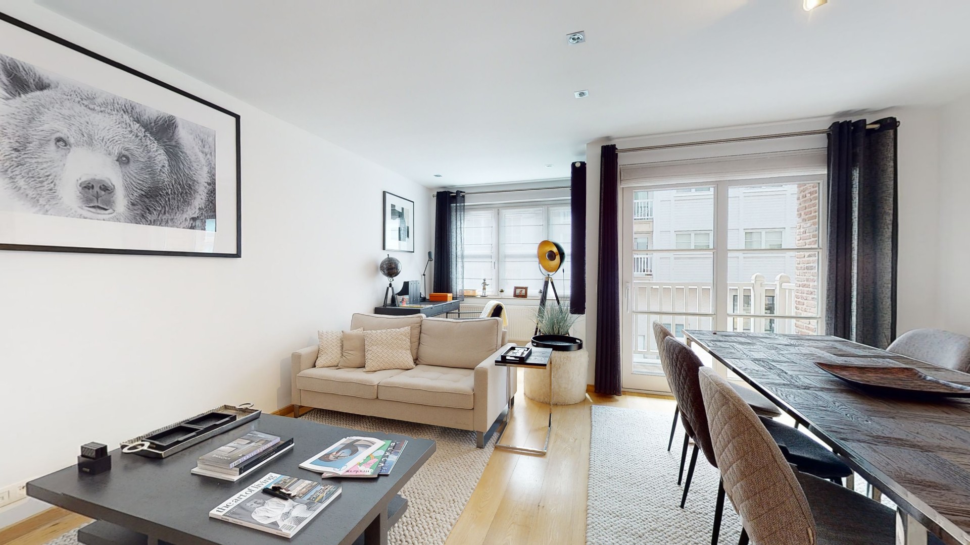 Duplex appartement gelegen in het centrum van Knokke op wandelafstand van de Dumortierlaan en Lippenslaan. - foto 1