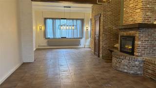 Dit zeer ruim appartement is gelegen in een gebouw bestaande uit 2 wooneenheden.Het appartement omvat zowel de gelijkvloers als 1e verdieping, samen...