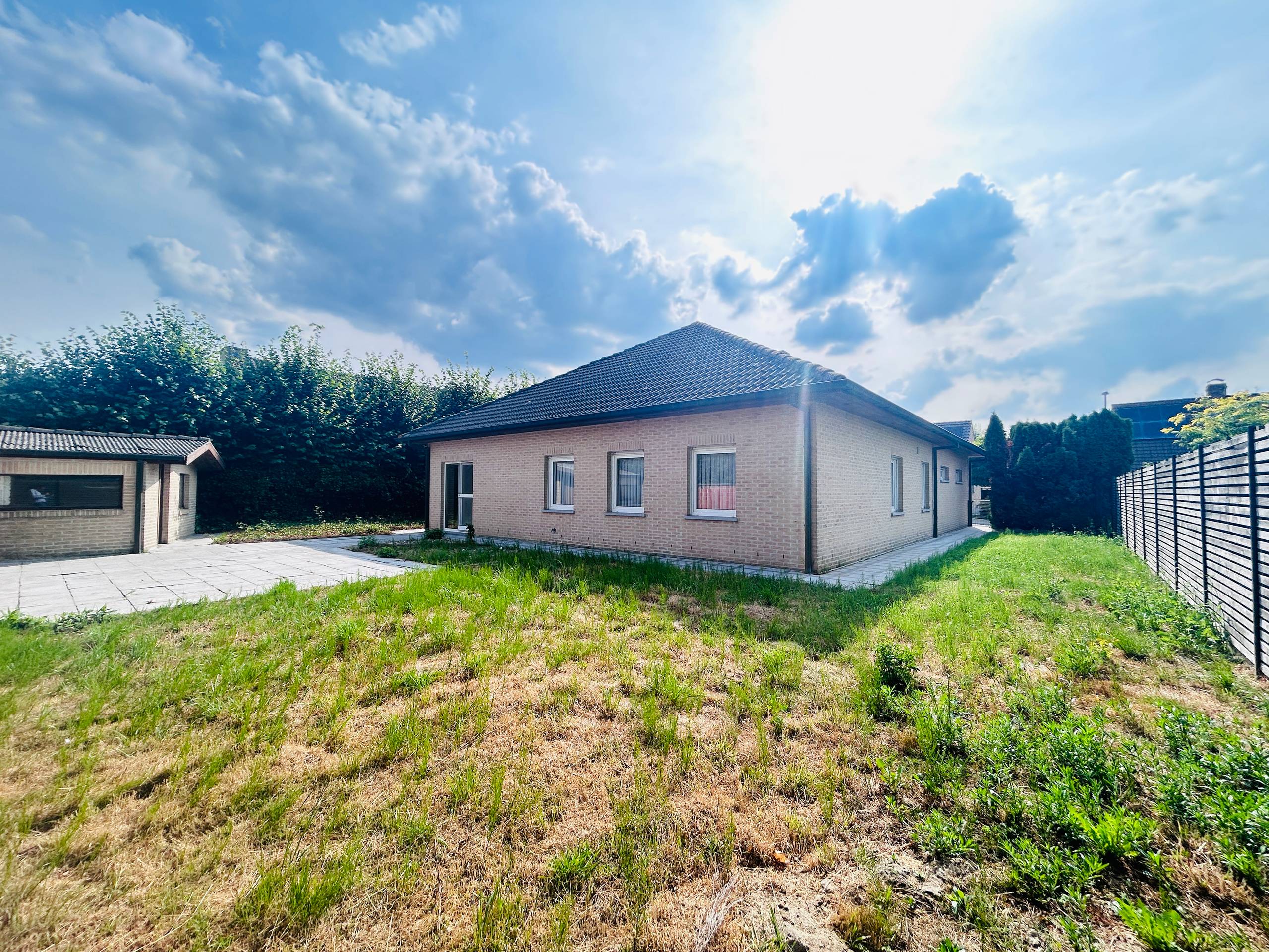 Instapklare ruime villa met 4 slaapkamers en garage. - foto 4