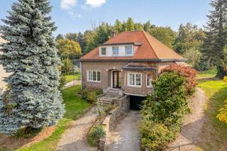 Located in a quiet, residential street but still close to the cozy center of Grimbergen, you can enjoy the best of both worlds here: the serene...