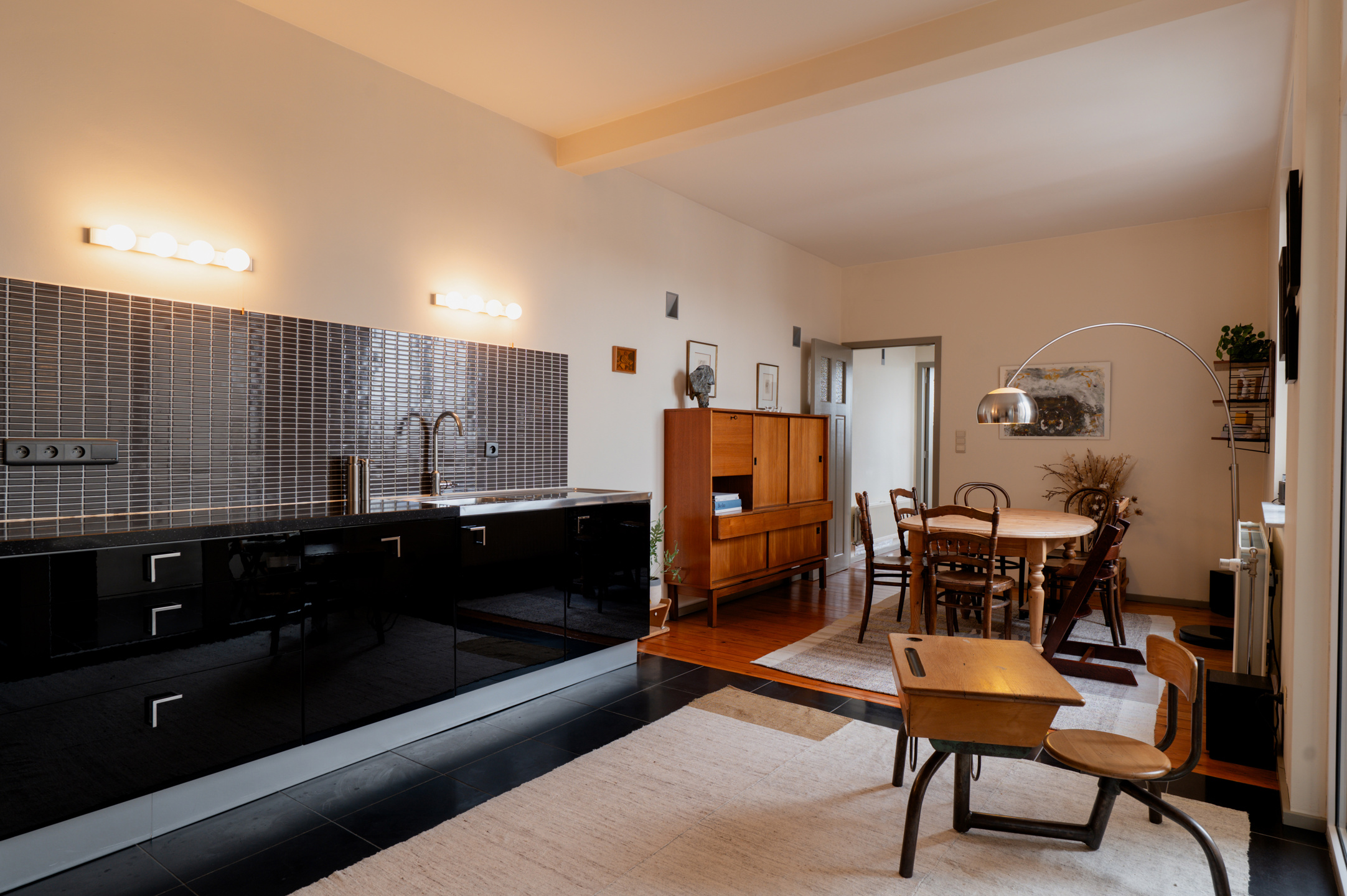 Charmant lichtrijk appartement met terras - foto 4