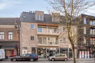 Op een strategische locatie te Aarschot, bevindt zich dit riant duplex appartement met 3 slaapkamers en prachtig zonneterras.Dit uitzonderlijk...