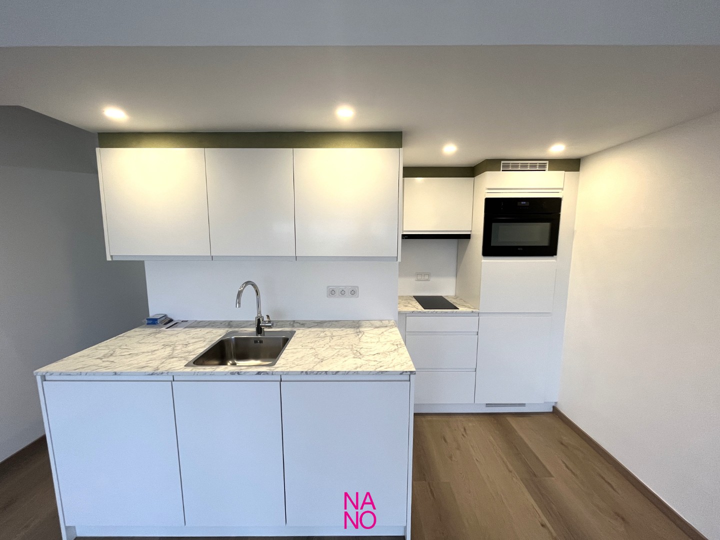 Uniek gelegen en vernieuwd appartement met 2 slaapkamers, gelegen op de 8e verdieping van een standingvolle residentie genietend van een FENOMENAAL uitzicht op de Zee en de duinen. - foto 4