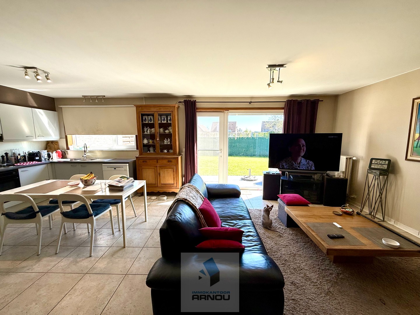 Verzorgde gezinswoning met 3 slaapkamers, gezellige tuin en inpandige garage - foto 4