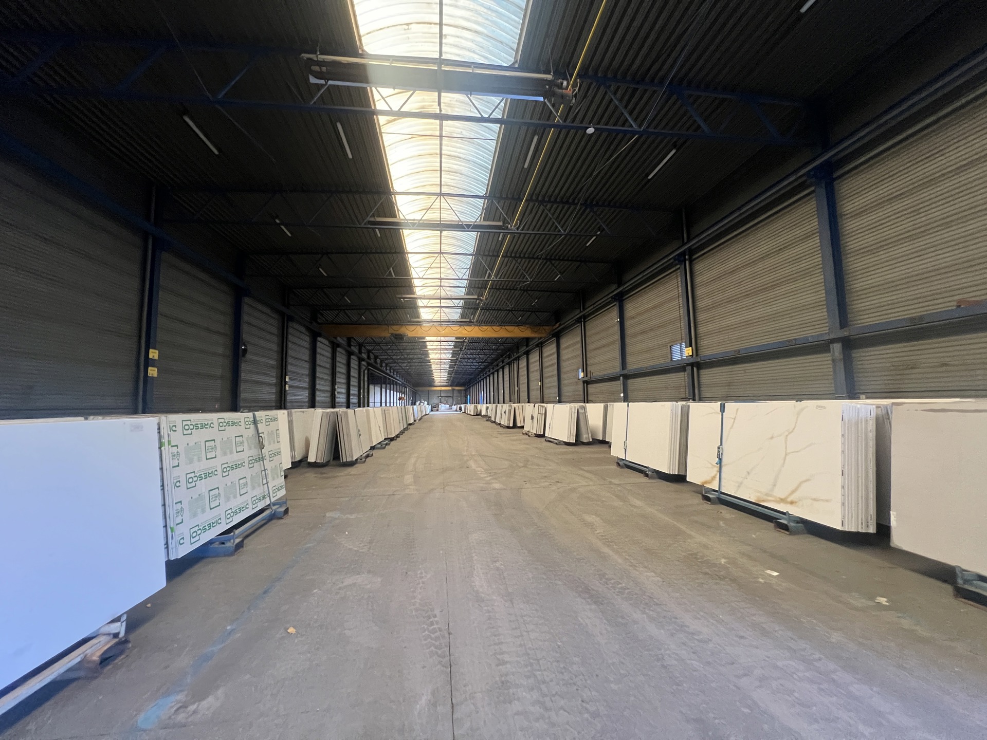 BEDRIJFSGEBOUW MET VERHARD BUITENTERREIN - foto 4